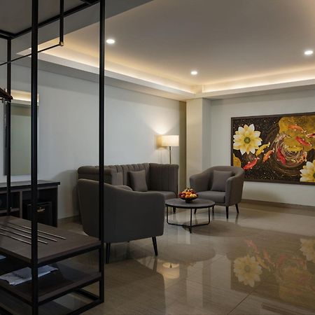 Hotel Santika Blitar Luaran gambar