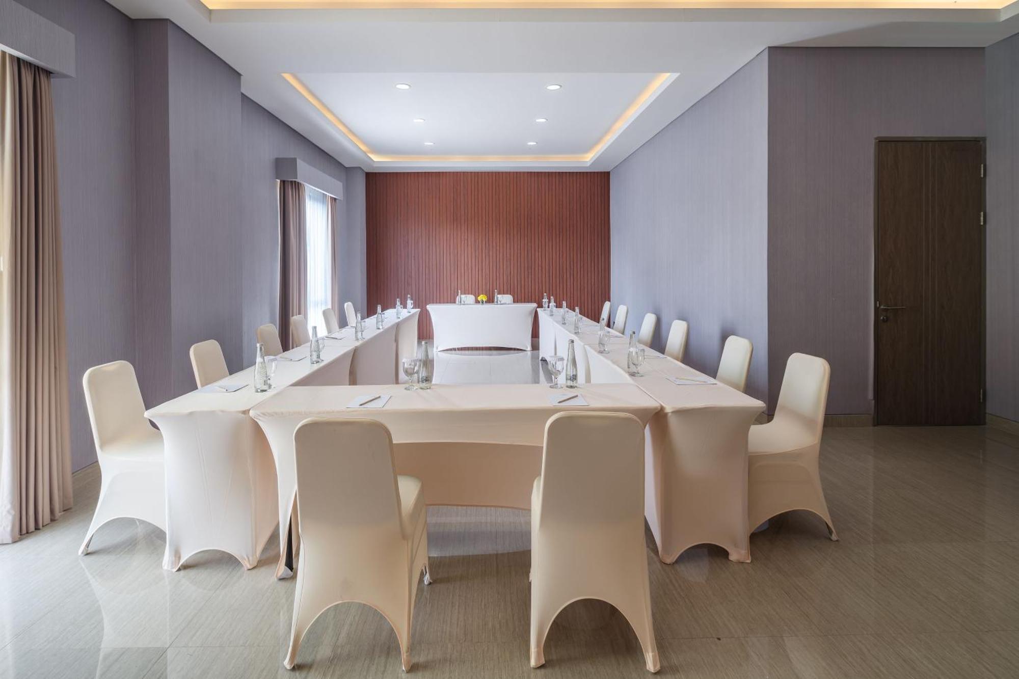 Hotel Santika Blitar Luaran gambar