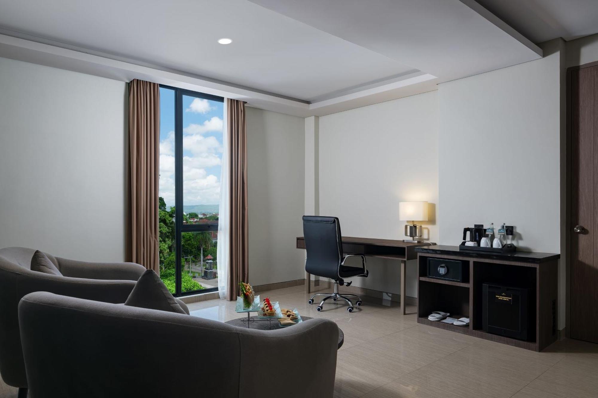 Hotel Santika Blitar Luaran gambar