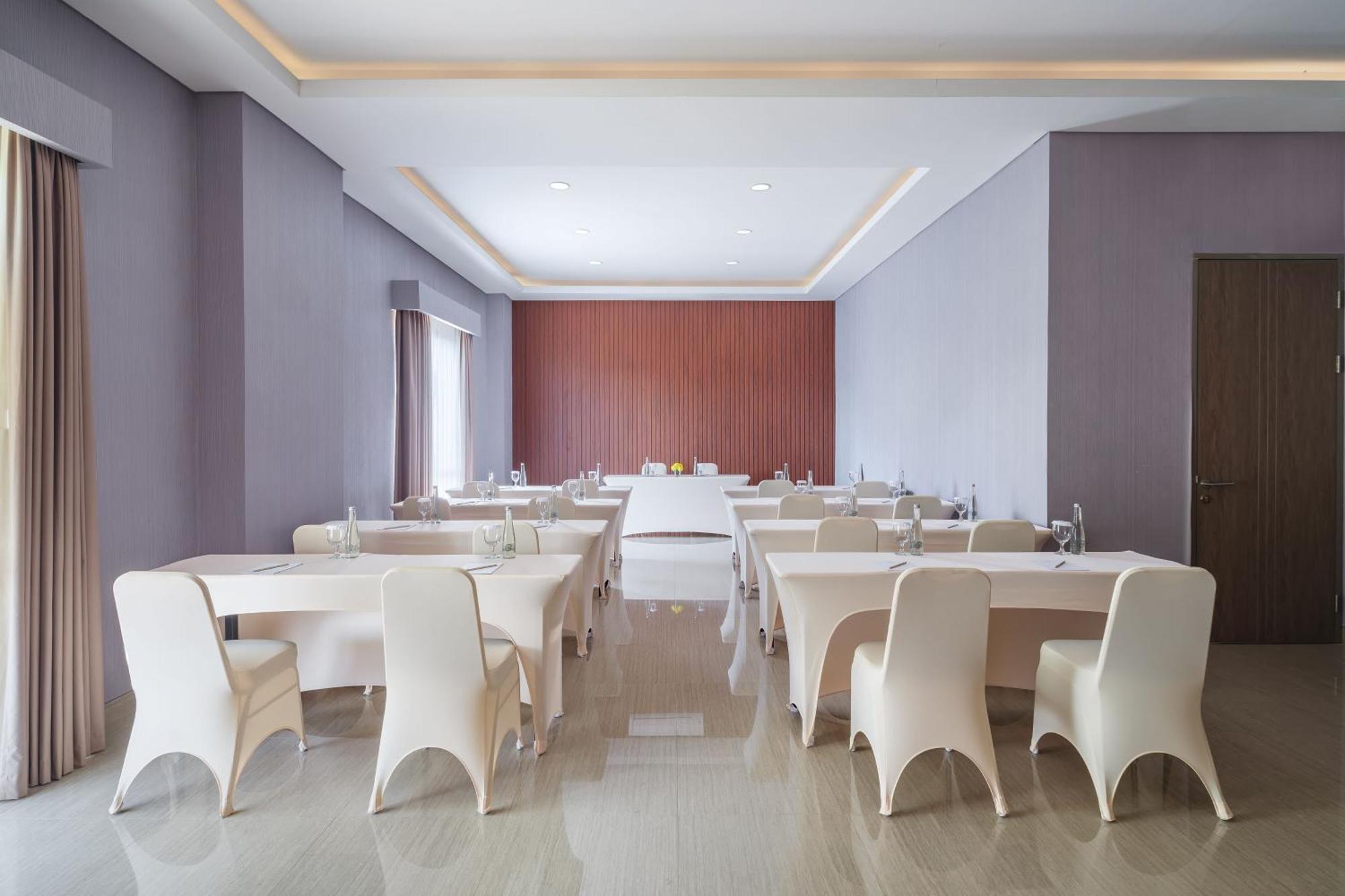Hotel Santika Blitar Luaran gambar