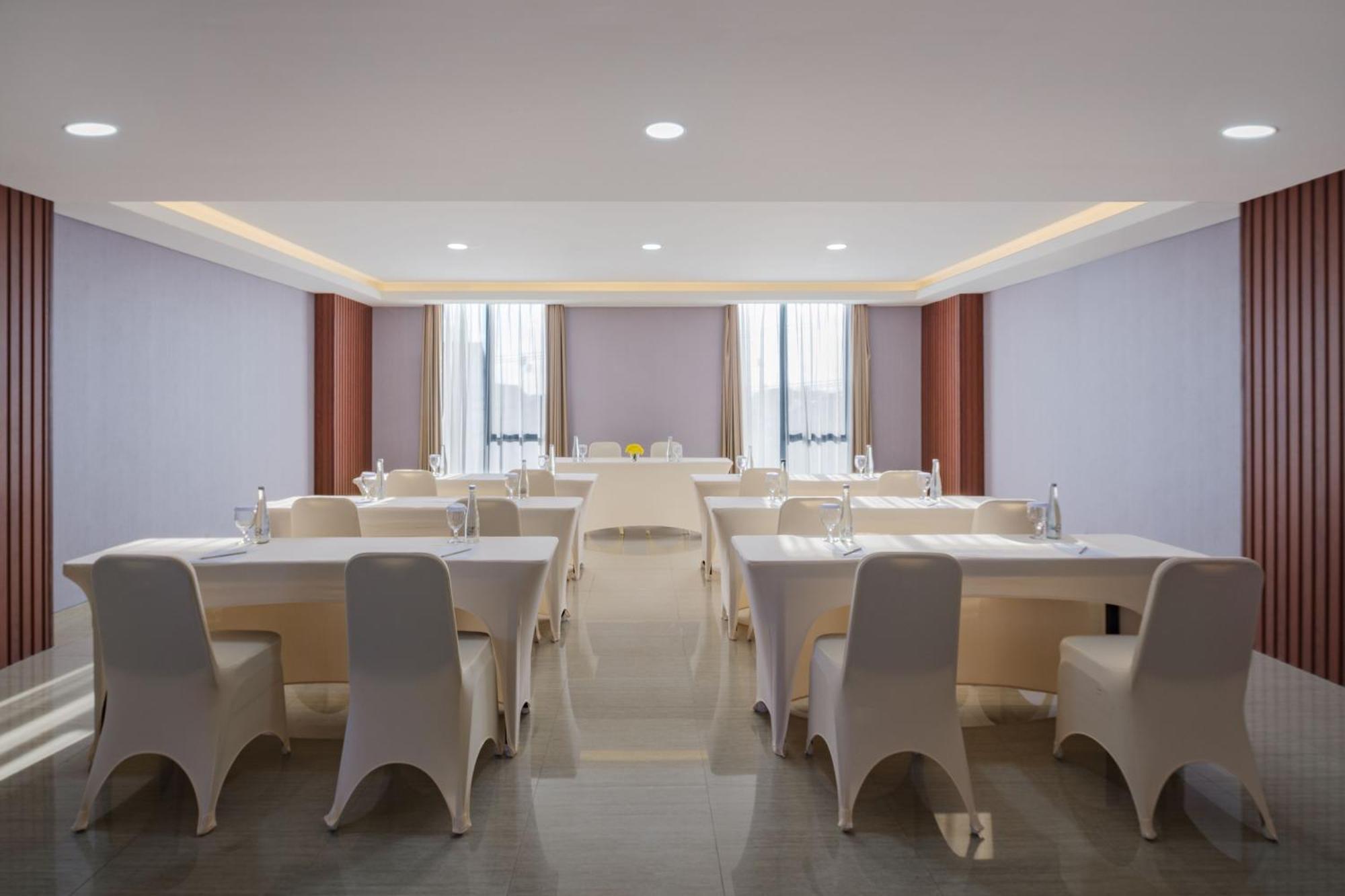 Hotel Santika Blitar Luaran gambar