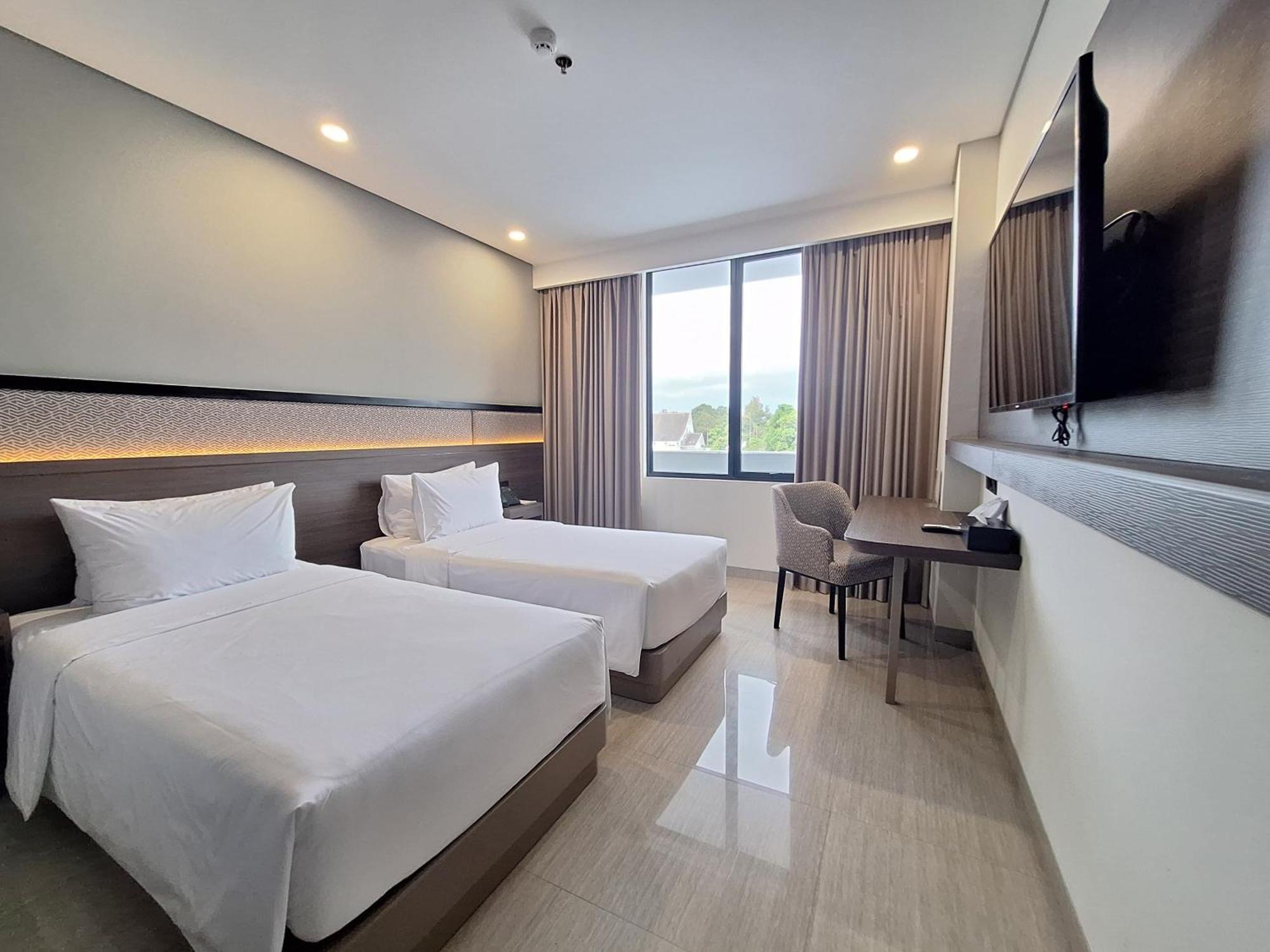 Hotel Santika Blitar Luaran gambar