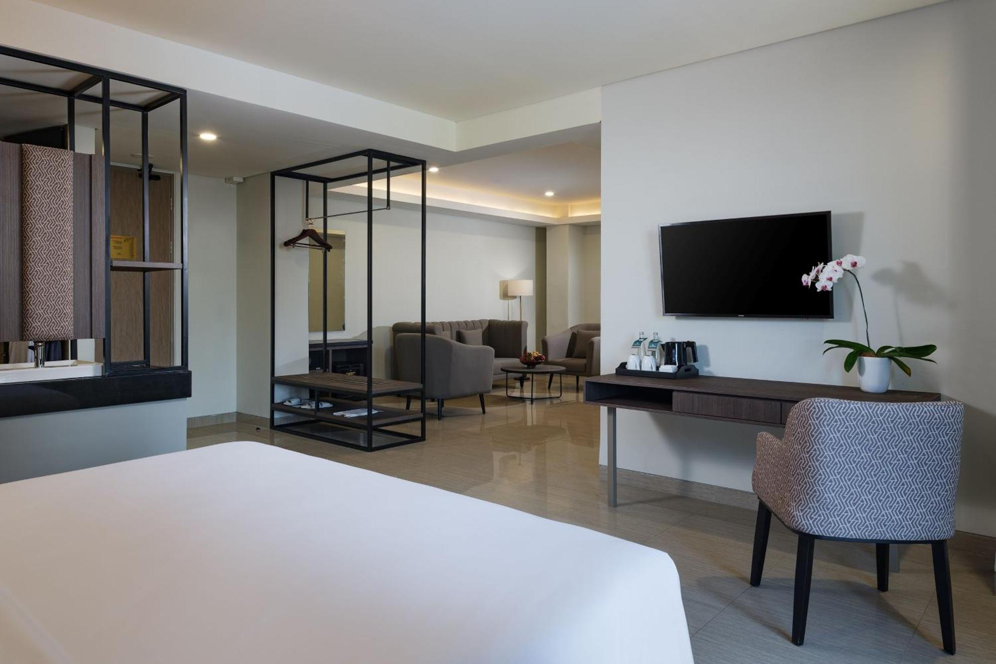 Hotel Santika Blitar Luaran gambar