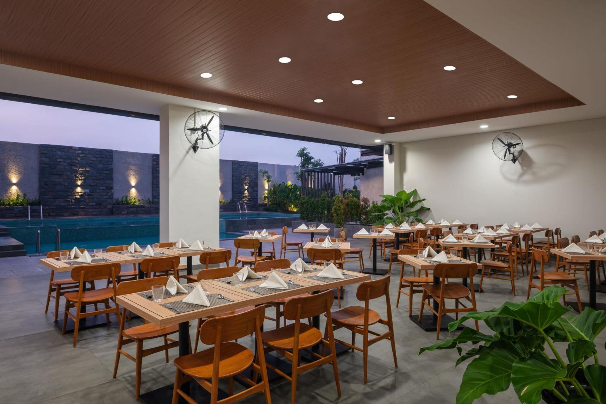 Hotel Santika Blitar Luaran gambar